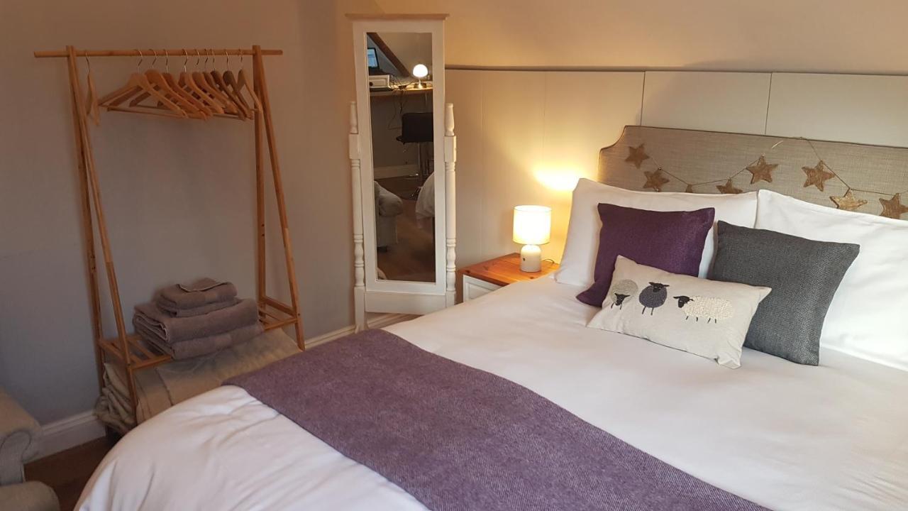 Post Office Row Apartment And Garden Crickhowell Exterior foto