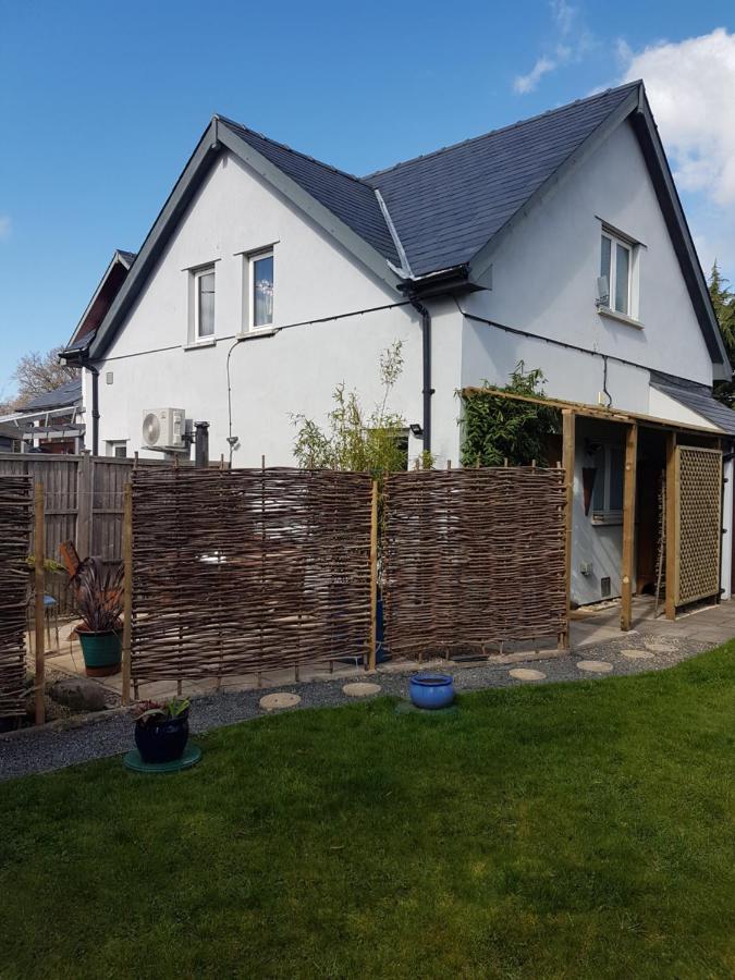 Post Office Row Apartment And Garden Crickhowell Exterior foto
