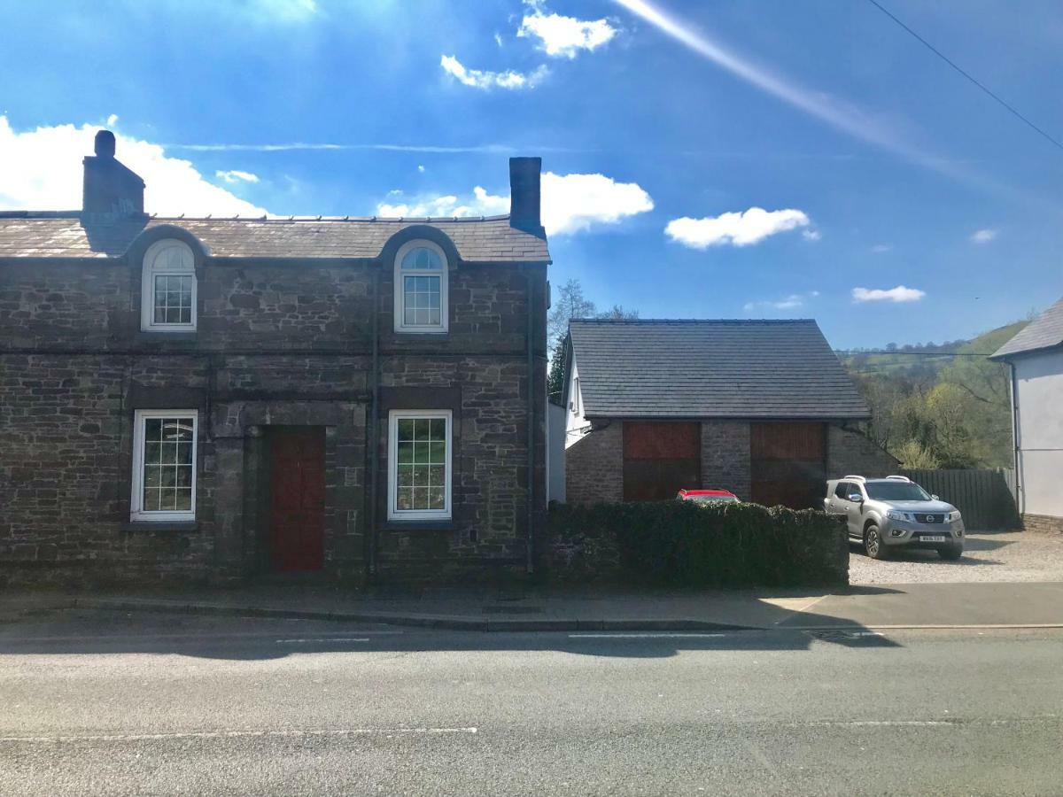 Post Office Row Apartment And Garden Crickhowell Exterior foto